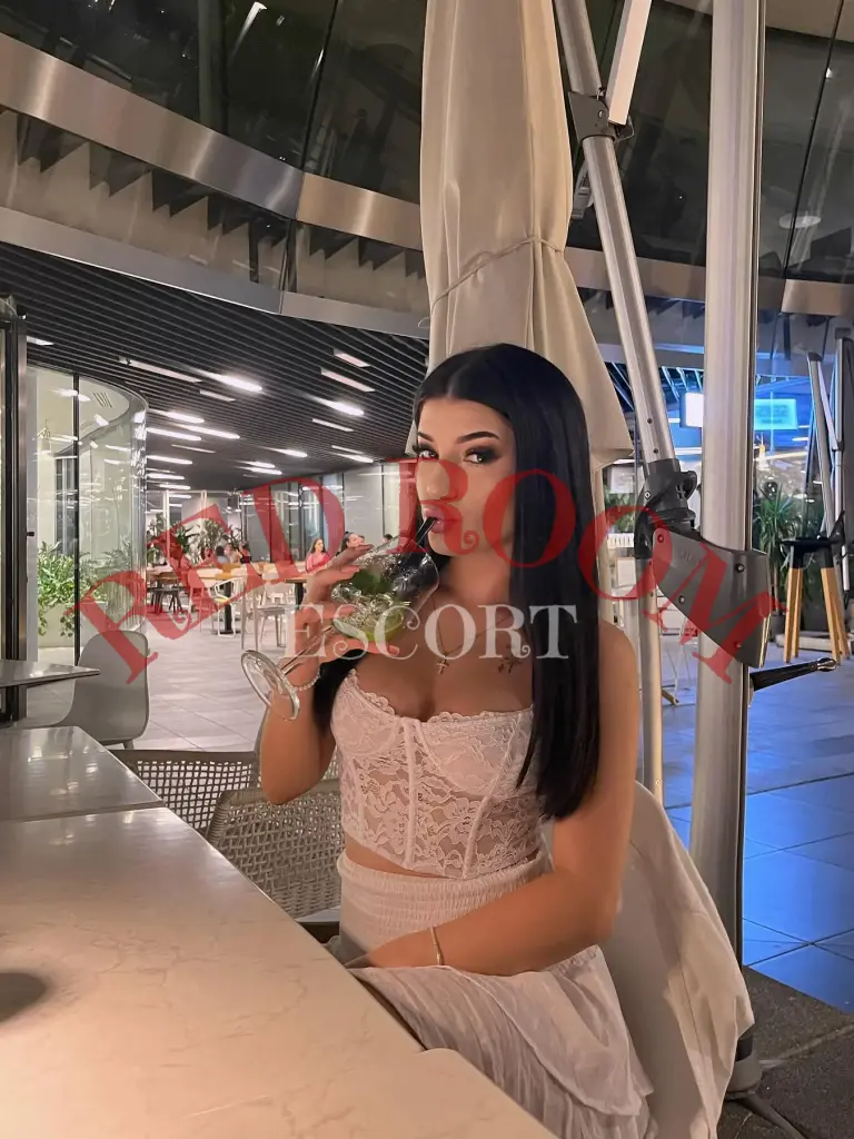 Валерия — эскорт Алматы